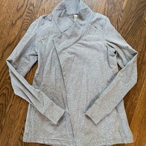 Lululemon Size 2 Wrap Sweater in Grey